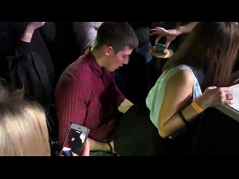 ❤️ Sexe real en una discoteca russa. Noia russa de 18 anys a l'anus i la vagina follada en una discoteca ️❌ Súper porno a nosaltres